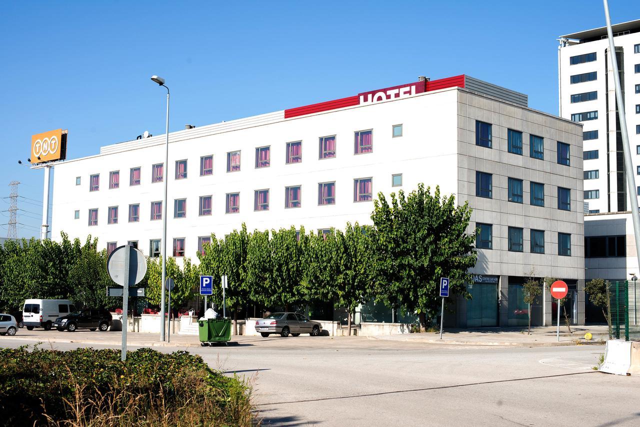Hotel Cim Valles Santa Perpetua de Mogoda Exterior photo